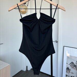 🖤 NEVER WORN Aritzia Contour Bodysuit